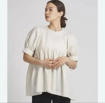 yori 숏 퍼프 개더 블라우스