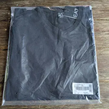 EA7 블랙 V넥 티셔츠 M