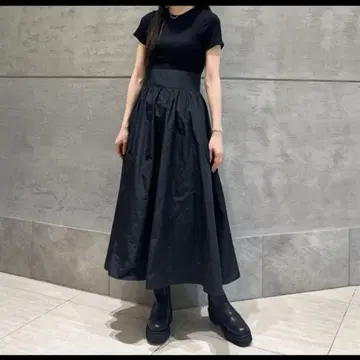 유나이티드 애로우즈 V넥 핏 앤 플레어 타프타 원피스