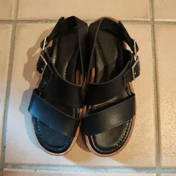 AURALEE 오라리 가죽 스트랩 샌들 블랙 Vibram 밑창