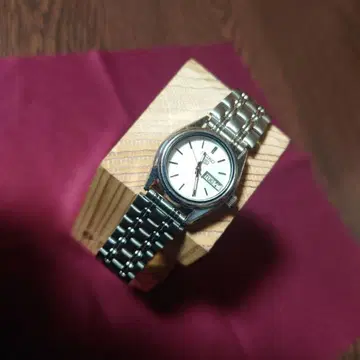1967년 11월 제조 SEIKO 5 여성용 오토매틱 손목시계 실버