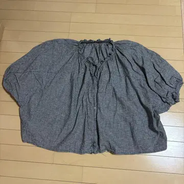 네스트로브 깅엄 V넥 프릴 블라우스
