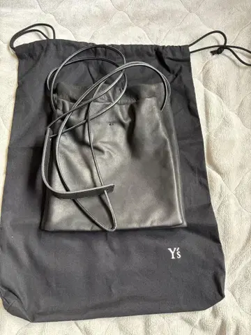 Y's 블랙 가죽 숄더백