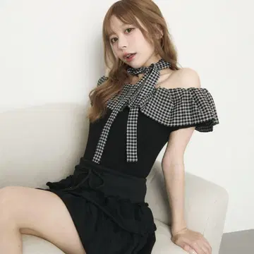 TITTY&CO 깅엄 프릴 오프숄더 상의 반팔