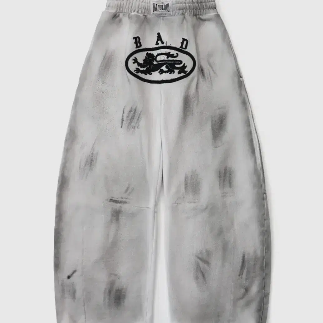 ★BADBLOOD★ Lion Patch 2 Way Curved Jogger Washed White BADBLOOD Lion Patch 2 Way Curved Jogger - Washed White on
