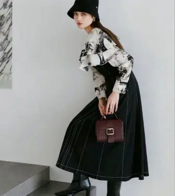 SNIDEL 스티치 코르셋 라이크 잔스카 블랙