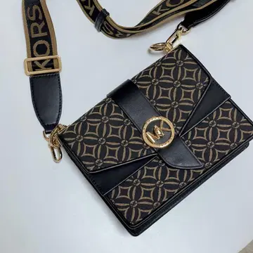 MICHAEL KORS 새상품급 숄더백 1회 사용