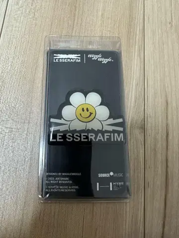 LE SSERAFIM Wiggl Wiggle 콜라보 스마트폰 그립