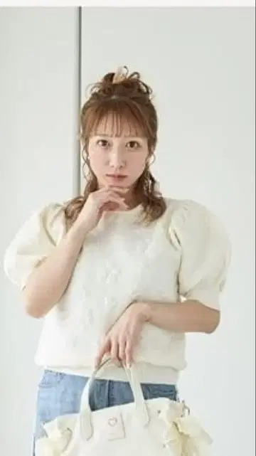 화이트 퍼프 슬리브 니트 M