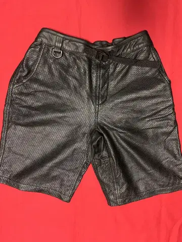 타카폰 물건 정리중 님 퀘스트 젬블 가죽 하프 팬츠 size L
