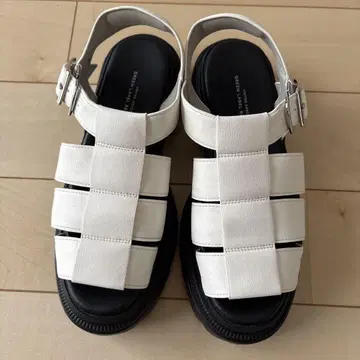 그린 라벨 릴랙싱 트랙솔 구르카 샌들 S