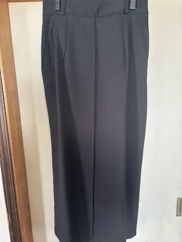 crewe 백 턱 내로우 스커트 블랙 size3