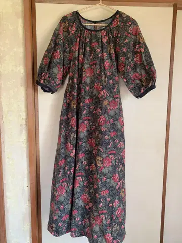 히히히 HiHiHi 꽃무늬 롱 원피스 벌룬 슬리브