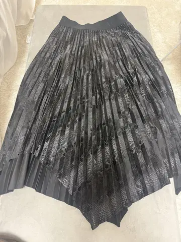 Allsaints 블랙 플리츠 스커트