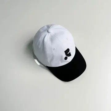 Rest & Recreation 화이트/블랙 캡