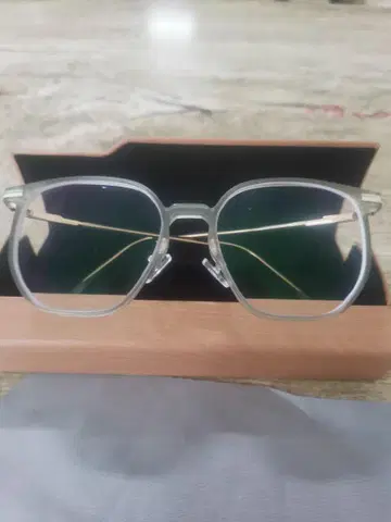 클리어 프레임 그린 렌즈 안경