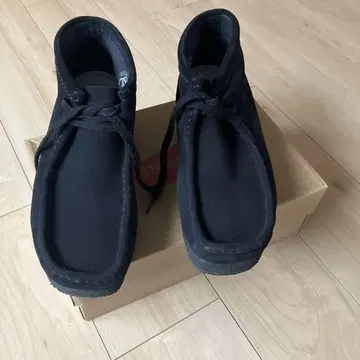 CLARKS 클락스 왈라비 블랙