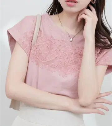 natural couture 레이스 요크 절개 티셔츠