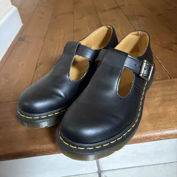 Dr. Martens 블랙 가죽 로퍼 버클