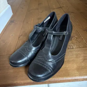 ecco 블랙 T 스트랩 힐 슈즈