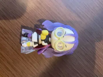Ado 춤 피규어