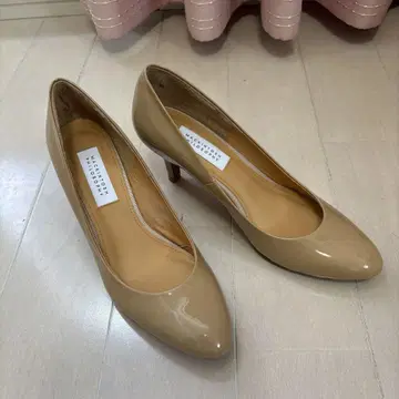 베이지 하이힐 스틸레토