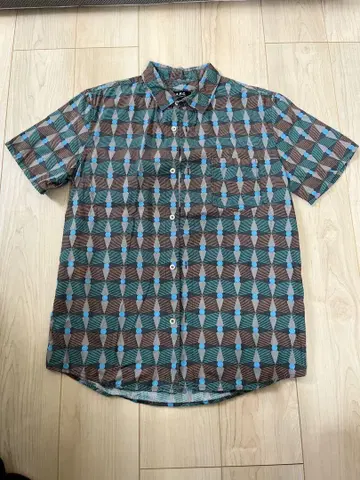 A.P.C. 기하학 패턴 반팔 셔츠 S