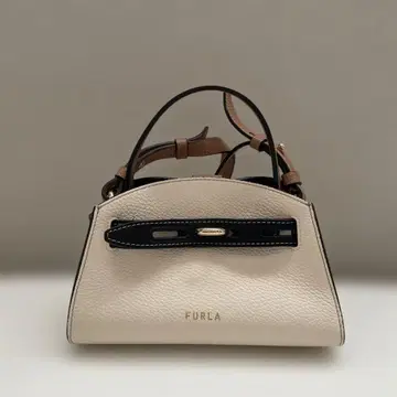 FURLA 베이지 핸드백 스트랩 포함