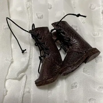 다크 브라운 레이스업 부츠
