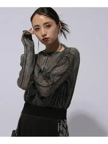 이번 시즌 완판 HARE 디자인 라메 시어 탑