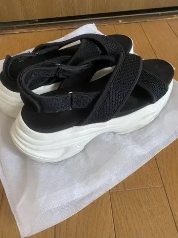 블랙 메쉬 스포츠 샌들