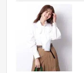 저스길리티 프릴 스탠드 보타이 블라우스 S 미사용