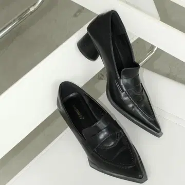 블랙 스틸레토 로퍼
