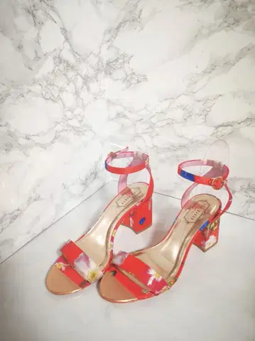 [컨디션 최상] TED BAKER 꽃무늬 샌들