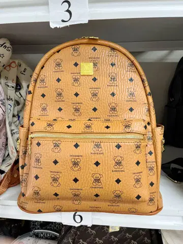 곰 프린트 오렌지 백팩