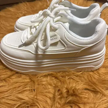 화이트 통굽 스니커즈 유행 23cm