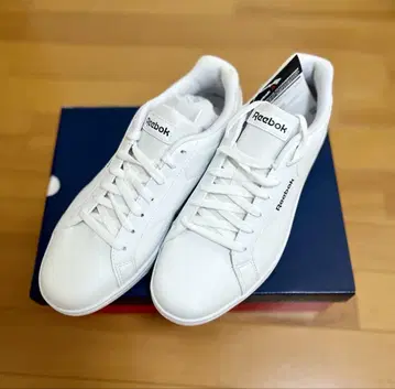 Reebok 화이트 스니커즈 클래식