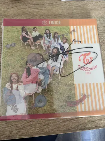 TWICE 쯔위 친필 사인 앨범