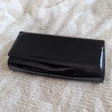 UNITED ARROWS 블랙 패턴트 레더 클러치백