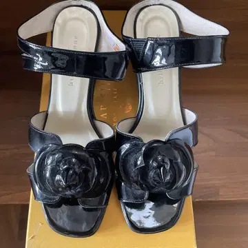힐즈 애비뉴 까멜리아 뮬 샌들 22.5cm