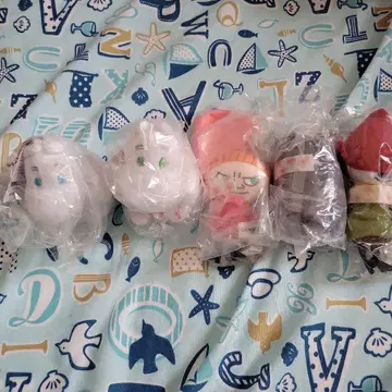 애니메이션 캐릭터 봉제 인형과 바스켓 세트