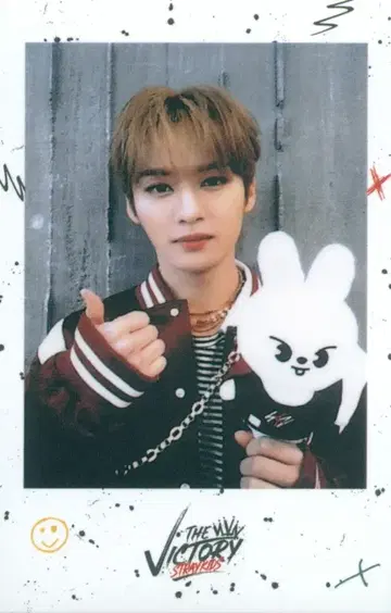 StrayKids LeeKnow THE VICTORY 2/5
