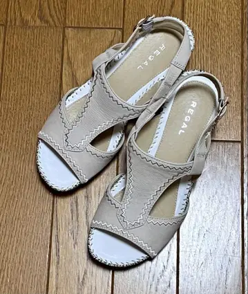 REGAL 샌들 새상품급 24.5cm 베이지