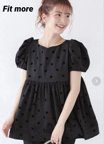 핏모아 하트넥 플로키 도트 상의 블랙