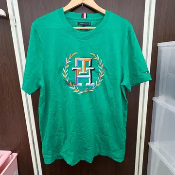 A7. TOMMY HILFIGER 로렐 모노그램 멀티 컬러 티셔츠 L
