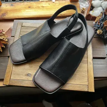 가죽 플랫 샌들 24cm 38 블랙