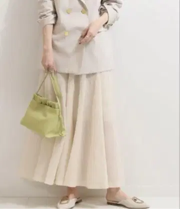 COMFORT EMBRACEMENT 시어 플레어 스커트