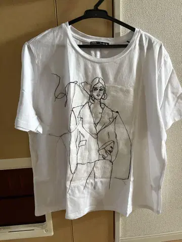 ZARA 화이트 티셔츠 L 사이즈 선화