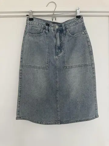 Armani Exchange 라이트 블루 타이트 스커트