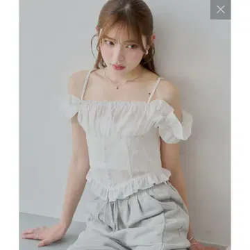Chico(치코) 시어 슬리브리스 프릴 블라우스